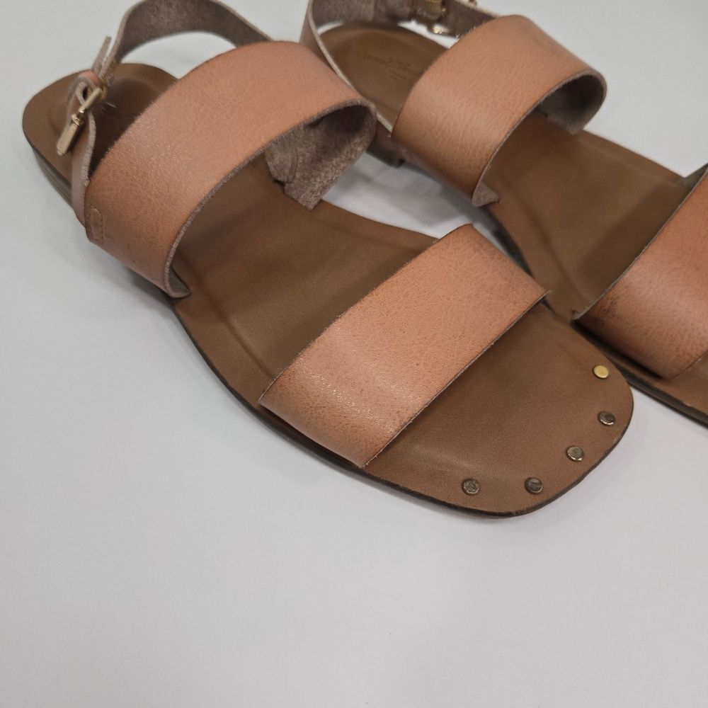 Universal Thread like new sandals - Picture 4 of 16